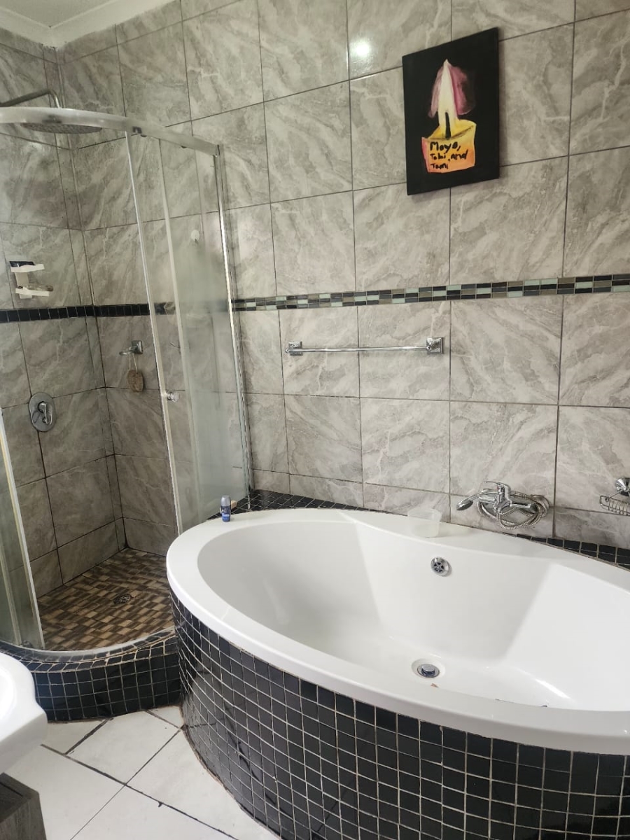 4 Bedroom Property for Sale in Flamwood North West